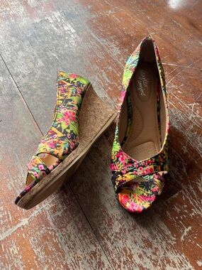 dexflex comfort Multicolor Floral Cork Wedge Peep-Toe Shoes